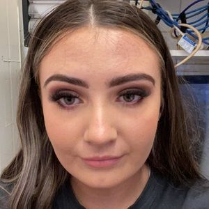 Meet your Posher, Courtney